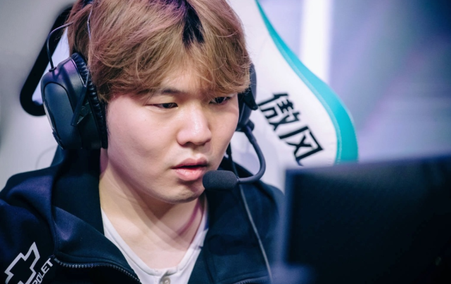 以其卓越的 以其卓越的