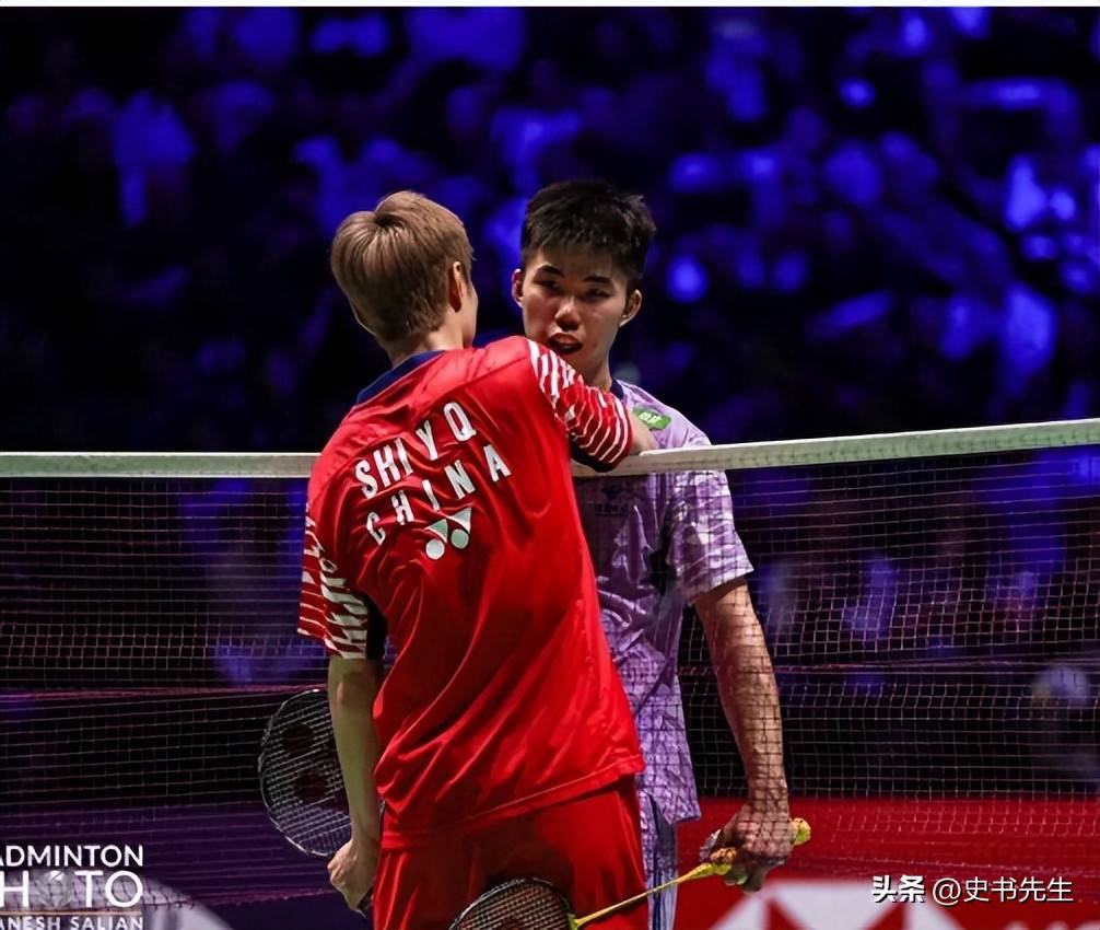 全队在更衣 全队在更衣